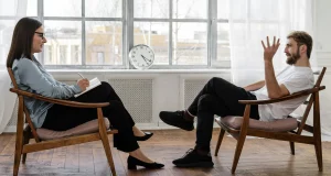 Salud mental en pólizas privadas: límites reales, copagos y alternativas